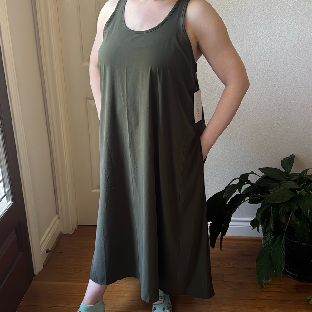 Athleta (Presidio Traveler) Green Sleeveless Scoop Neck Sheath Maxi Dress